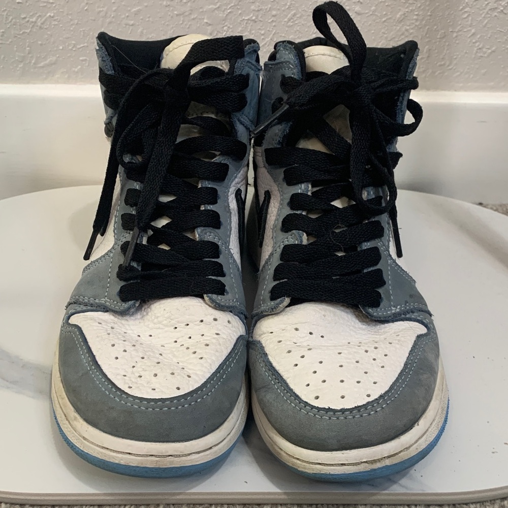 Nike Air Jordan High-Tops in White and Blue-Gray